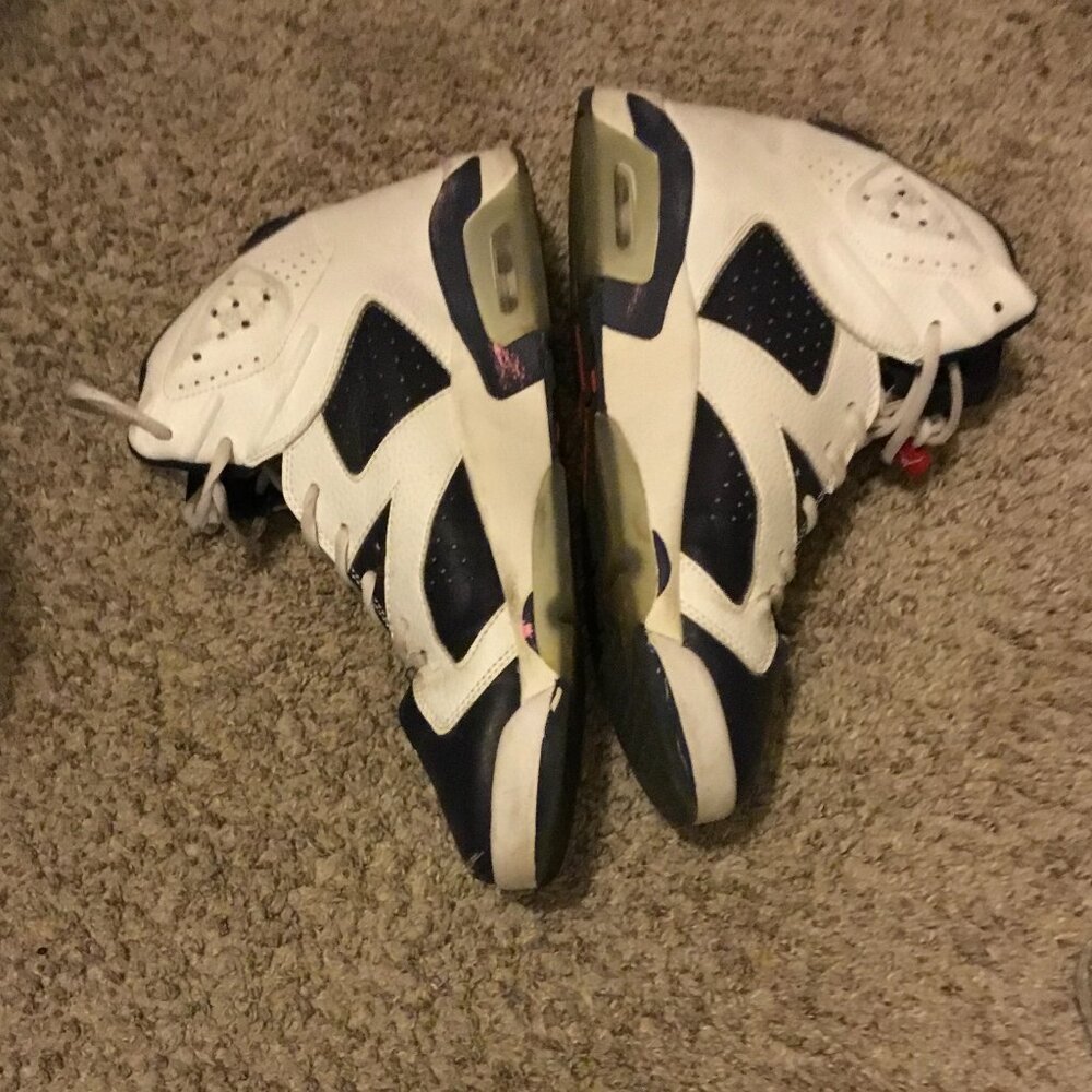 JORDAN 6'S OLYMPIC DISCOUNTED (CHECK DESC)